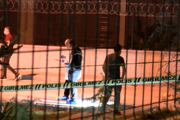 ankara-mamakta-eski-es-dehseti-karisini-oldurdu-sevgilisi-ve-kizini-yaralayip-intihara-kalkisti-1630380124805.jpg Ankara Mamak'ta eski eş dehşeti! Karısını öldürdü sevgilisi ve kızını yaralayıp intihara kalkıştı-11