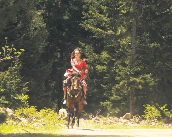 seray-kaya-berk-oktay-ile-basrolunu-paylastigi-dizi-hakkinda-konustu-her-sey-yolunda-1685481901430.jpeg Seray Kaya Berk Oktay ile başrolünü paylaştığı dizi hakkında konuştu: Her şey yolunda...-12