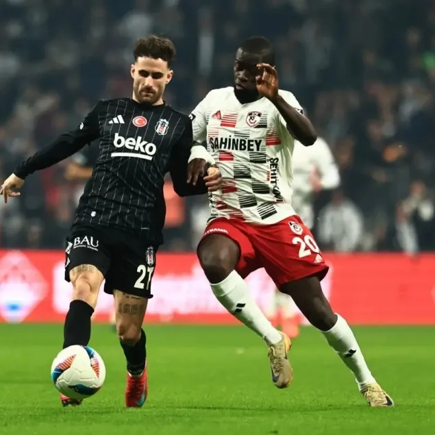 Beşiktaş Lietkabelis önünde