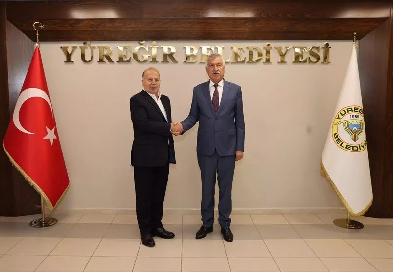 raki-balik-masasinda-fena-kavga-chp-adanada-siyasi-husumet-1775643054451.jpeg Takvim ne yazdıysa o! CHP Adana'daki gruplaşma siyasi husumete döndü: Zeydan Karalar ve Ali Demirçalı'nın ekibi yumruk yumruğa-3