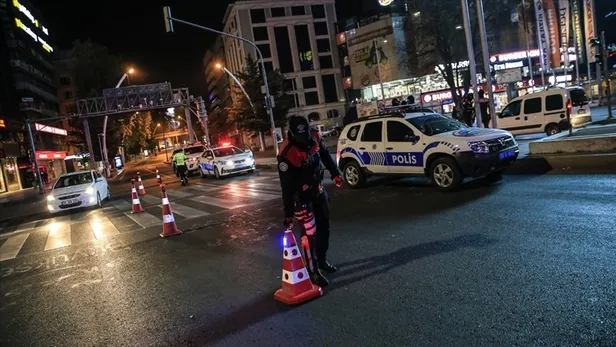 pazar-gunu-sokak-kisitlamasi-basladi-kafeler-ve-restoranlar-acik-mi-ne-yasak-ne-serbest-iste-detaylar-1623524192767.jpg Pazar günü sokak kısıtlaması başladı! Kafeler ve restoranlar açık mı? Ne yasak ne serbest? İşte detaylar...-1