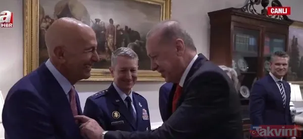 ABD'deki zirveden tarihi kareler! Trump kapıda karşıladı koltuğunu çekti Başkan Erdoğan şeref defterini imzaladı - 9