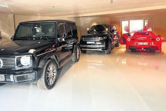 Örgütten milyonluk arabalar da çıktı