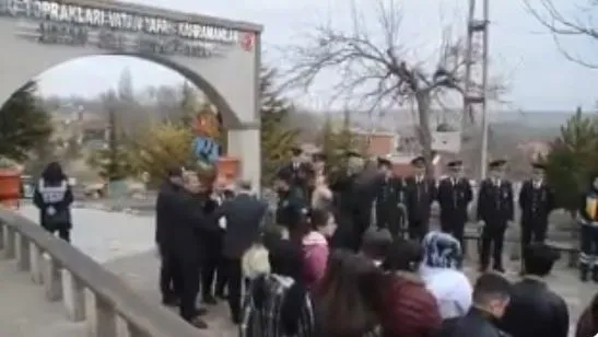 15 Temmuz darbe girişiminde şehit olan Cennet Yiğit'in babası Yahya Yiğit'ten CHP'lilere tokat gibi sözler: Hangi yüzle buraya geldiniz?-1