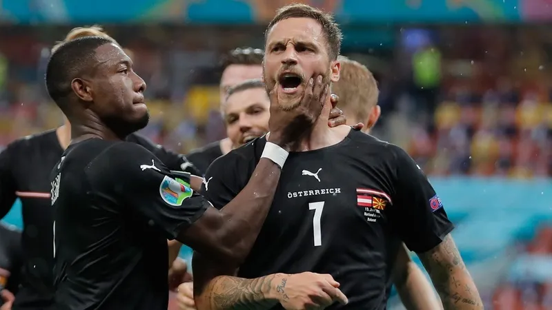 galatasaraya-transferde-sampiyon-forvet-italyanlar-yildiz-futbolcuyu-son-dakika-haberi-olarak-duyurdu-1717696236768.jpg Galatasaray'a transferde şampiyon forvet! İtalyanlar yıldız futbolcuyu son dakika haberi olarak duyurdu-8
