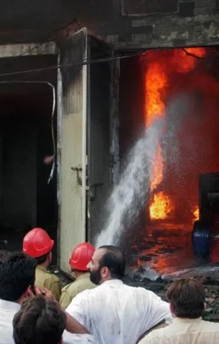 Son dakika: Pakistan'da fabrika yangını: 8 ölü