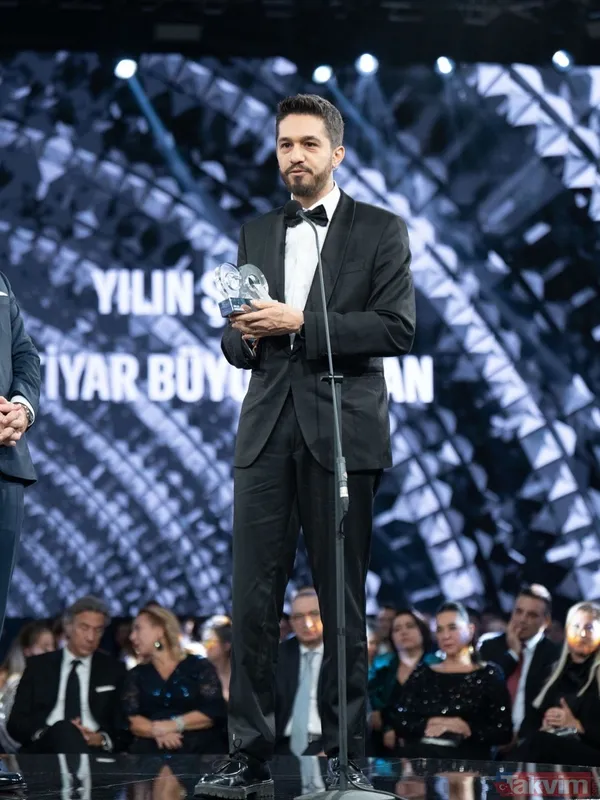 GQ Men of the Year 2025 gecesinde yıldız yağmuru! Ünlüler ödülleriyle sahnede parladı - 5