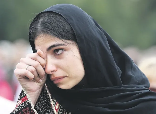 Yeni Zelanda’da binlerce kişi, 50 Müslüman’ı katleden terörist Brenton Tarrant’a nefretini haykırdı-1