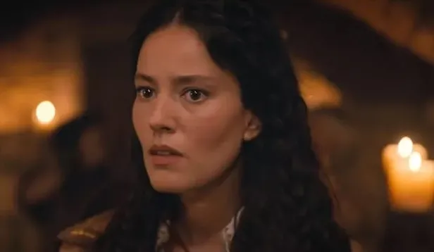 barbaroslar-dizisinde-2-flas-ayrilik-ipin-ucu-kacti-bir-kere-pelin-akilden-sonra-2-basrol-daha-gidiyor-hikaye-1651585398137.jpeg Pelin Akil'den sonra 2 başrol daha gidiyor! Barbaroslar dizisinde 2 flaş ayrılık, ipin ucu kaçtı bir kere! Hikaye komple değişiyor-2