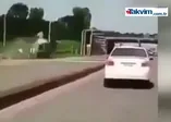 Taklalar atarak parçalandı