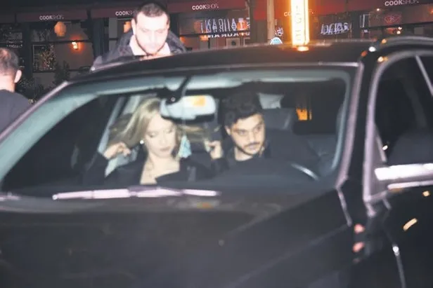 eylul-su-sapan-ve-erkek-arkadasi-isini-yapan-gazetecilere-hakaretler-yagdirip-tehdit-etti-1678389892337.jpeg Eylül Su Sapan ve erkek arkadaşı işini yapan gazetecilere hakaretler yağdırıp tehdit etti-2