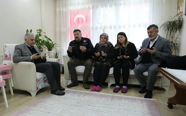 Binali Yıldırım Çatalca'da şehit ailesini ziyaret etti-1
