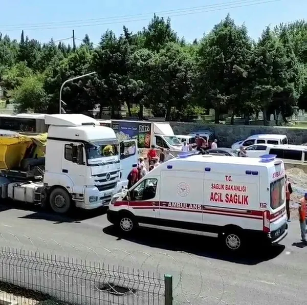 basaksehirde-16-yasindaki-cocuk-hafriyat-kamyonunun-altinda-kalarak-oldu-1626028821690.jpg Başakşehir'de 16 yaşındaki çocuk hafriyat kamyonunun altında kalarak öldü-2