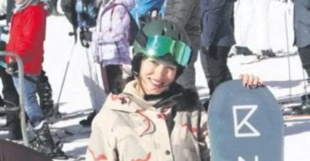 Merve Oflaz, önceki gün Uludağ’da kayak keyfi yaptı
