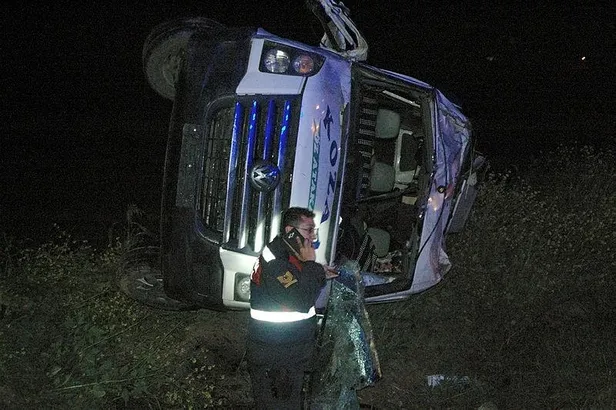Son dakika... Adana-Kozan Karayolu'nda yolcu minibüsü takla attı: Ölü ve yaralılar var-2