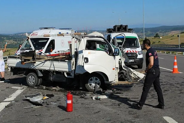 kuzey-marmara-otoyolunda-feci-kaza-kamyonet-ile-tir-carpisti-1624988646959.jpeg Kuzey Marmara Otoyolu'nda feci kaza! Kamyonet ile TIR çarpıştı...-2