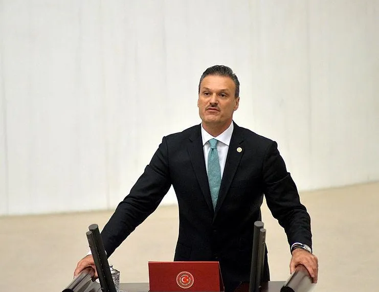 Alpay Özalan’dan ders gibi sözler