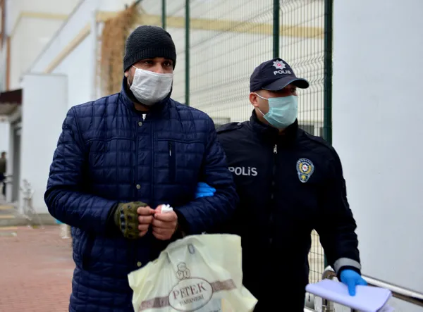 patronunun-icecegine-koronaviruslu-hastanin-tukurugunu-karistiran-calisan-tutuklandi-1627547468834.jpg Patronunun içeceğine koronavirüslü hastanın tükürüğünü karıştıran çalışan tutuklandı-8