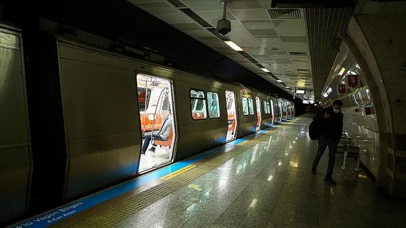 galatasaray-besiktas-mac-gunu-metro-kaca-kadar-acik-4-ekim-cumartesi-metro-calisma-saati-1759560547597.jpg (Kaynak: AA)