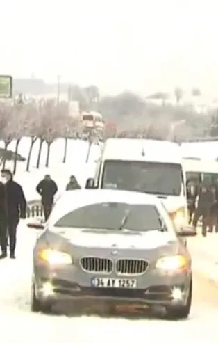 SON DAKİKA: İstanbul'da kar rezaleti: Tuzlama yapılmadı araçlar yolda kaldı