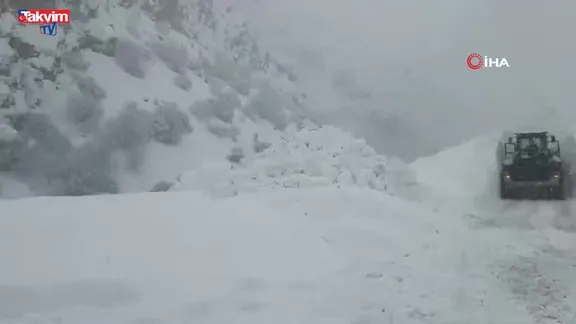 Hakkari-Şırnak kara yoluna çığ düştü
