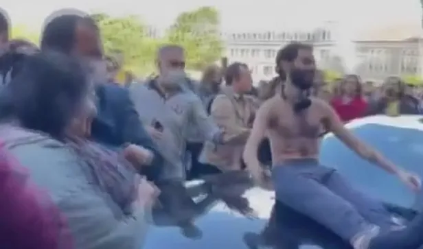 Başkan Erdoğan'dan Boğaziçi'nde rektörün aracının üstüne çıkıp slogan atan vandallara sert tepki: Bunlar öğrenci değil-5