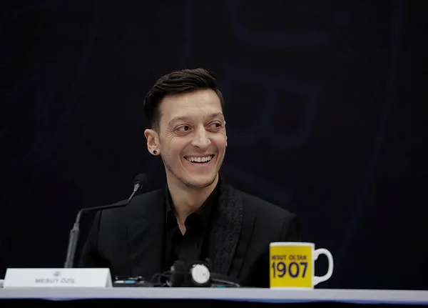 son-dakika-fenerbahce-haberleri-mesut-ozil-imzayi-atiyor-iste-tarihi-toren-1611750736033.jpg
