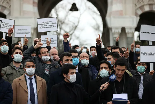 beyazit-meydaninda-kabe-i-muazzama-fotografinin-yere-serilmesi-protesto-edildi-islama-sovmekten-baska-bir-fikri-olmayanlar-1612197355441.jpg Beyazıt Meydanı'nda Boğaziçi'ndeki Kabe-i Muazzama provokasyonu protesto edildi: İslam'a sövmekten başka bir fikri olmayanlar...-5