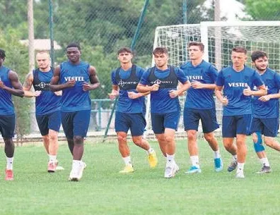 Moralsiz başladılar!