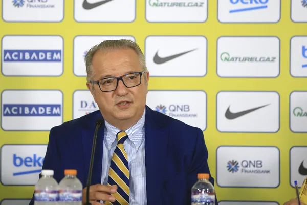 fenerbahce-haberleri-fenerbahcenin-yeni-hocasi-konustu-transfer-konusu-karisik-1655809642381.jpg Fenerbahçe haberleri: Fenerbahçe'nin yeni hocası konuştu! Transfer konusu karışık...-2