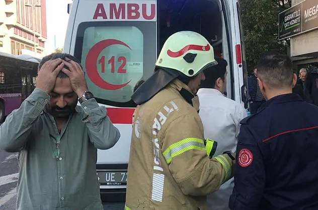 Bastığı cam kırılınca 4'üncü kattan aşağı düştü! Şoke eden olay