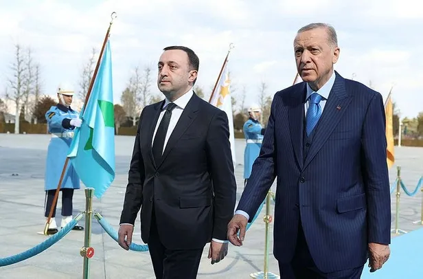 baskan-erdogan-kulliyede-gurcistan-basbakani-irakli-garibasviliyi-kabul-etti-1677156530863.jpeg