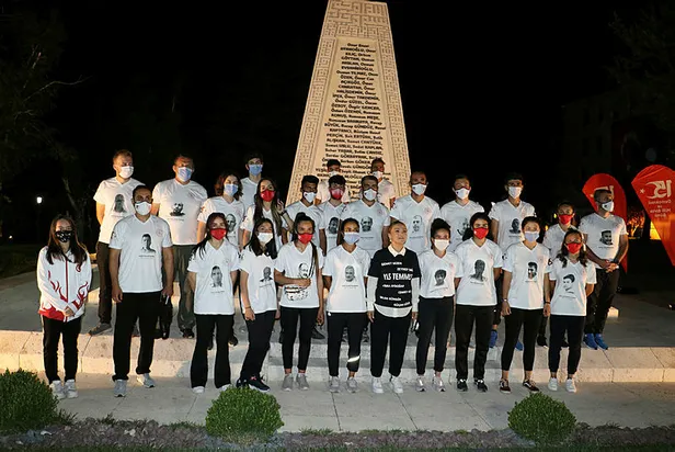 TBMM'de 'demokrasi nöbeti' başladı! 81 ilden geldiler-2