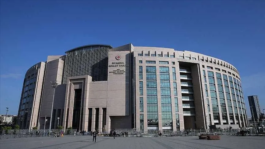 1792359898611.jpeg Emir Sarıgül'ün firari süreci sona erdi! Kara para dosyasında emniyetin yolunu tuttu-3