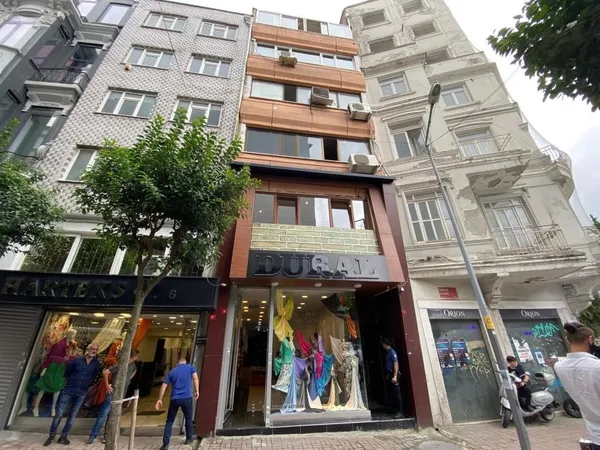 is-haninda-korkunc-manzara-kendini-asmis-halde-bulundu-1662992238484.jpeg İş hanında korkunç manzara: Kendini asmış halde bulundu-2