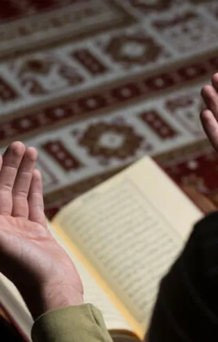 Rüyada dua eden birini görmek iyiye mi işaret? Rüyada dua okumak nasıl yorumlanır?