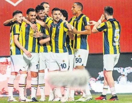 galatasarayin-arjantinli-yildizi-mauro-icardi-yine-gonulleri-fethetti-iste-o-goruntuler-1698875793429.jpeg Galatasaray’ın Arjantinli yıldızı Mauro Icardi yine gönülleri fethetti! İşte o görüntüler...-5
