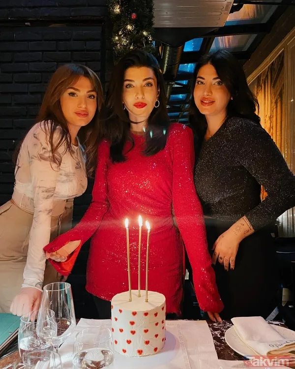 Yalan’ın Melike’si Aslıhan Güner’i kardeşleriyle yan yana gelince ayırt etmek çok zor! 3 kız kardeş! Hem güzellikleri hem benzerlikleri... - 22