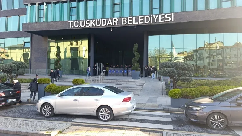CHP'li Üsküdar Belediyesi'ne operasyon! Kentaş'ta "ver rüşveti al iskanı" düzeni: Valizden milyonlar çıktı... Soğuk cüzdan bulundu-6