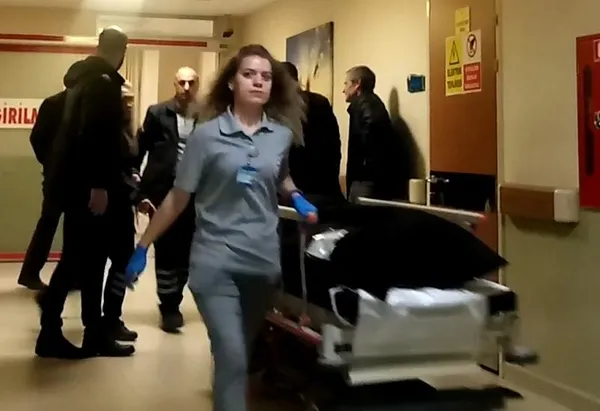 direksiyon-basinda-kalp-krizi-geciren-surucu-park-halindeki-2-otomobile-carpip-oldu-1679108927404.jpg Direksiyon başında kalp krizi geçiren sürücü, park halindeki 2 otomobile çarpıp öldü-3