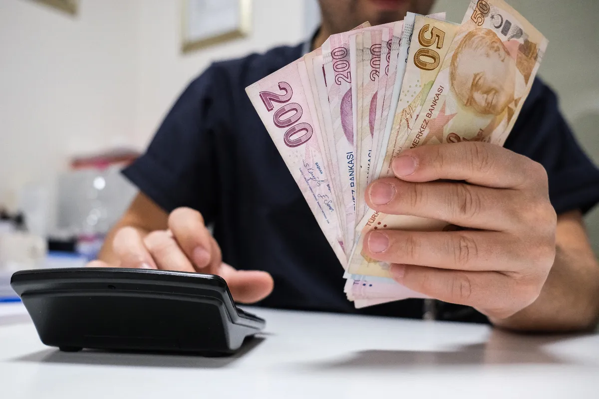 1792328165150.jpg Ekim 2026 SSK emekli maaşları başladı: Maaş günü pazara denk gelenler dikkat! ATM'ye gitmeden önce numaranızı kontrol edin-5