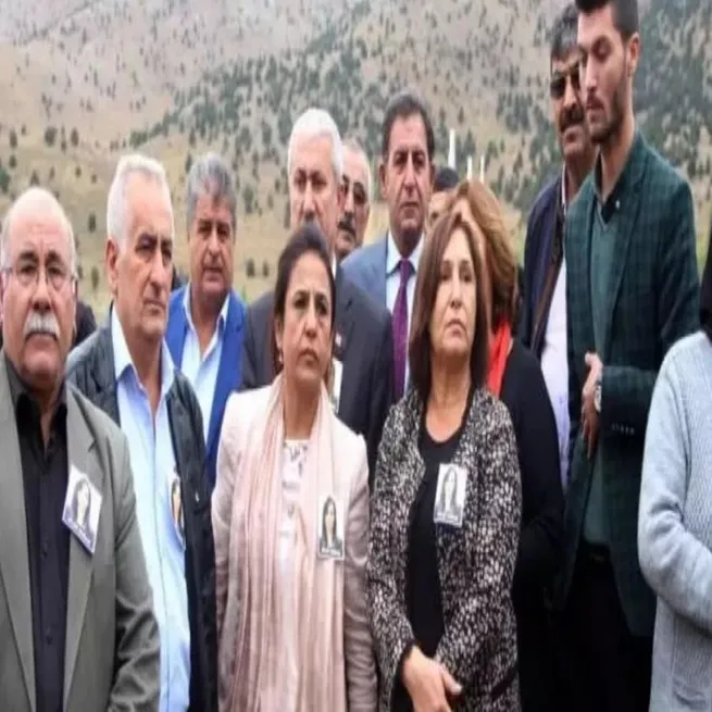 7li koalisyonun adayı CHPli Kemal Kılıçdaroğlunun eşi Selvi Kılıçdaroğlunun terörist cenazesine katıldığı ortaya çıktı!