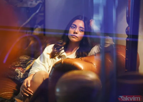 Yemin dizisinden de milyonlarca hayranı olan Sıla Türkoğlu da güzelliği ve oyunculuk yetenekleriyle Emanet'te başrolü kaptı. Sıla Türkoğlu bir çok otorite...