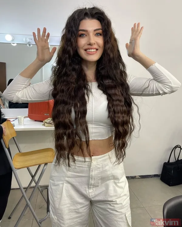 Yalan’ın Melike’si Aslıhan Güner’i kardeşleriyle yan yana gelince ayırt etmek çok zor! 3 kız kardeş! Hem güzellikleri hem benzerlikleri... - 2