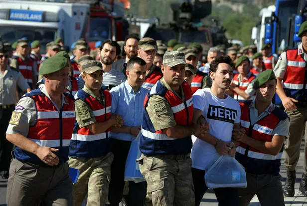Halk, FETÖ'cü hainler için darağacı kurdu-1