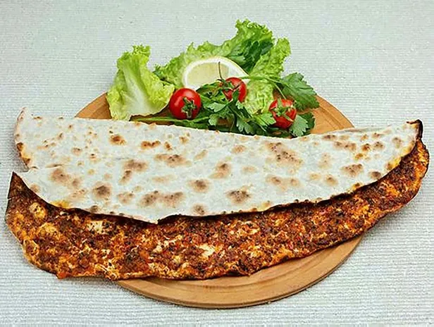 Bodrum’da lahmacun borsası! 395 TL’lik fiyatıyla şoke etti