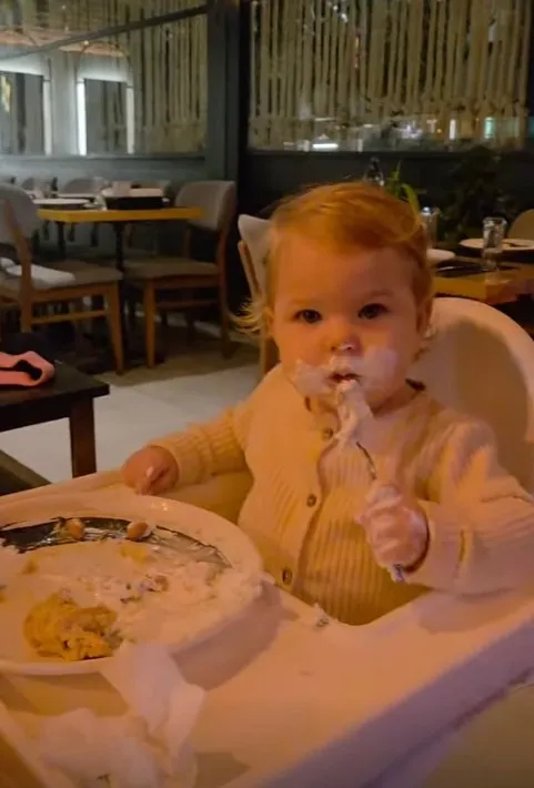 ilker-aksumun-kizi-lila-istahiyla-guldurdu-iste-o-viral-goruntuler-1771579421167.jpg İlker Aksum'un kızı Lila iştahıyla güldürdü! İşte o viral görüntüler!-3