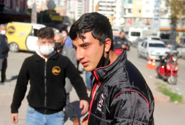 son-dakika-haberi-soka-girdi-gozyaslarini-tutamadi-1609401539735.jpg Son dakika haberi... Şoka girdi! Gözyaşlarını tutamadı-10