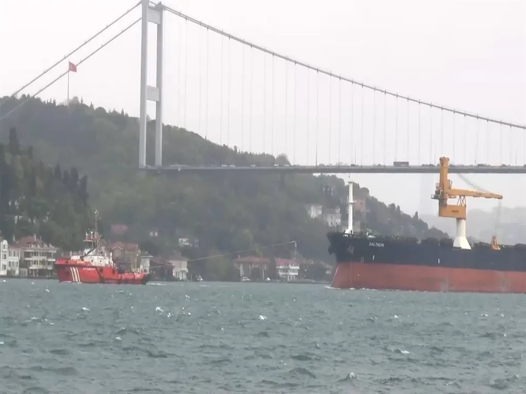 istanbul-bogazinda-deniz-trafigi-cift-yonlu-durduruldu-1777818105319.jpeg Boğaz trafiğini durduran arıza giderildi! Gemi trafiği normale döndü-3