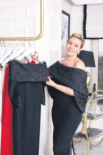 unlu-sovmen-mehmet-ali-erbilin-kizi-yasminden-yasak-ask-skandali-evli-is-adamiyla-1642447431674.jpeg Ünlü şovmen Mehmet Ali Erbil'in kızı Yasmin'den yasak aşk skandalı! Evli iş adamıyla...-3